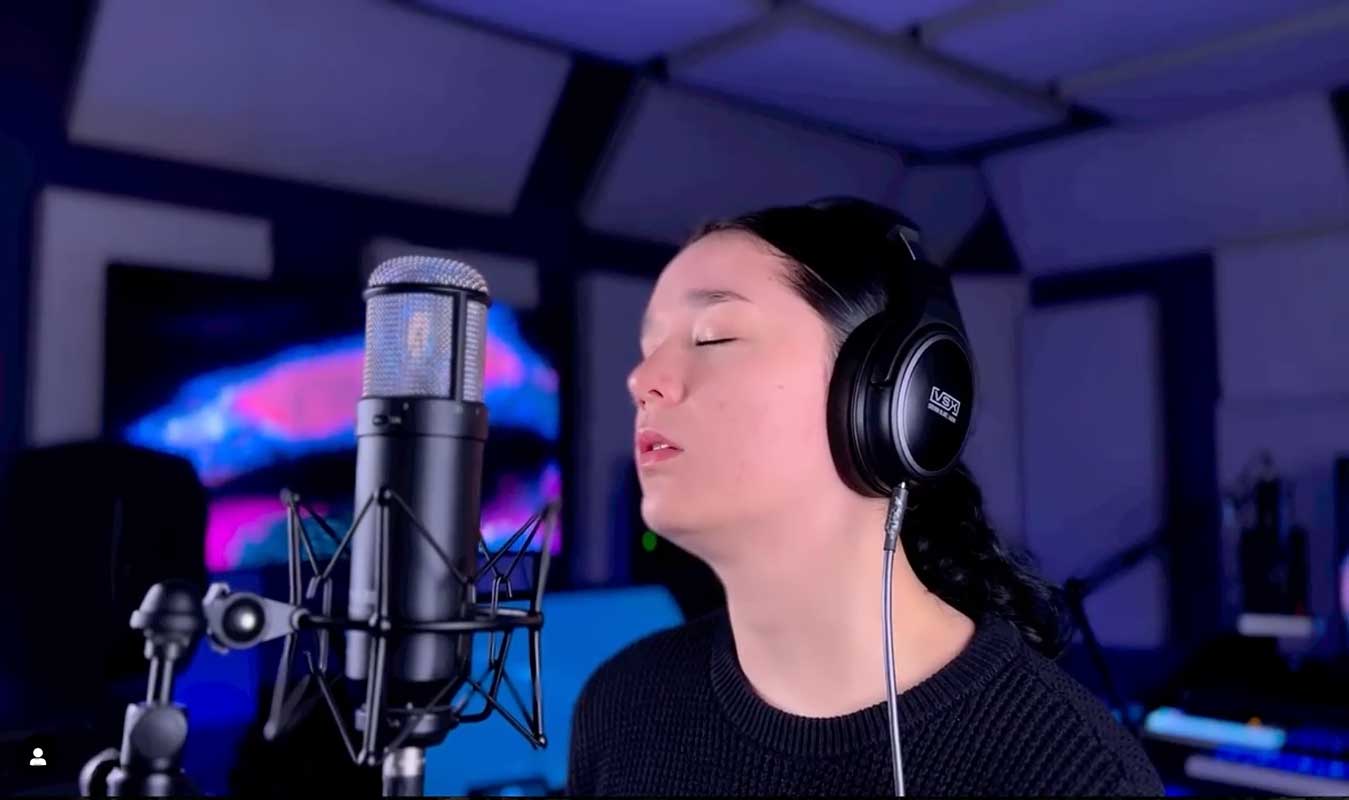Kira Takei song cover Here Comes The River